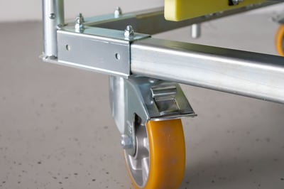 An MC joint to which two square profiles, a round pipe and a locking roller have been mounted. 