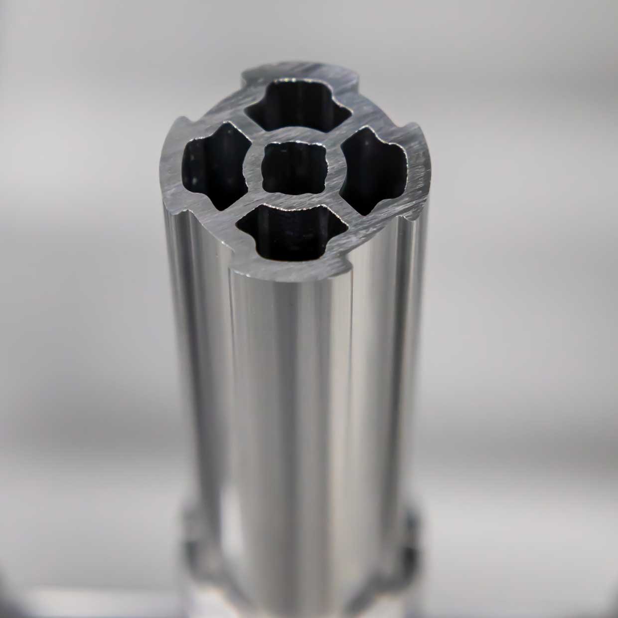 BeeWaTec Alu kruhová rúra s profilom a s priemerom 28 mm