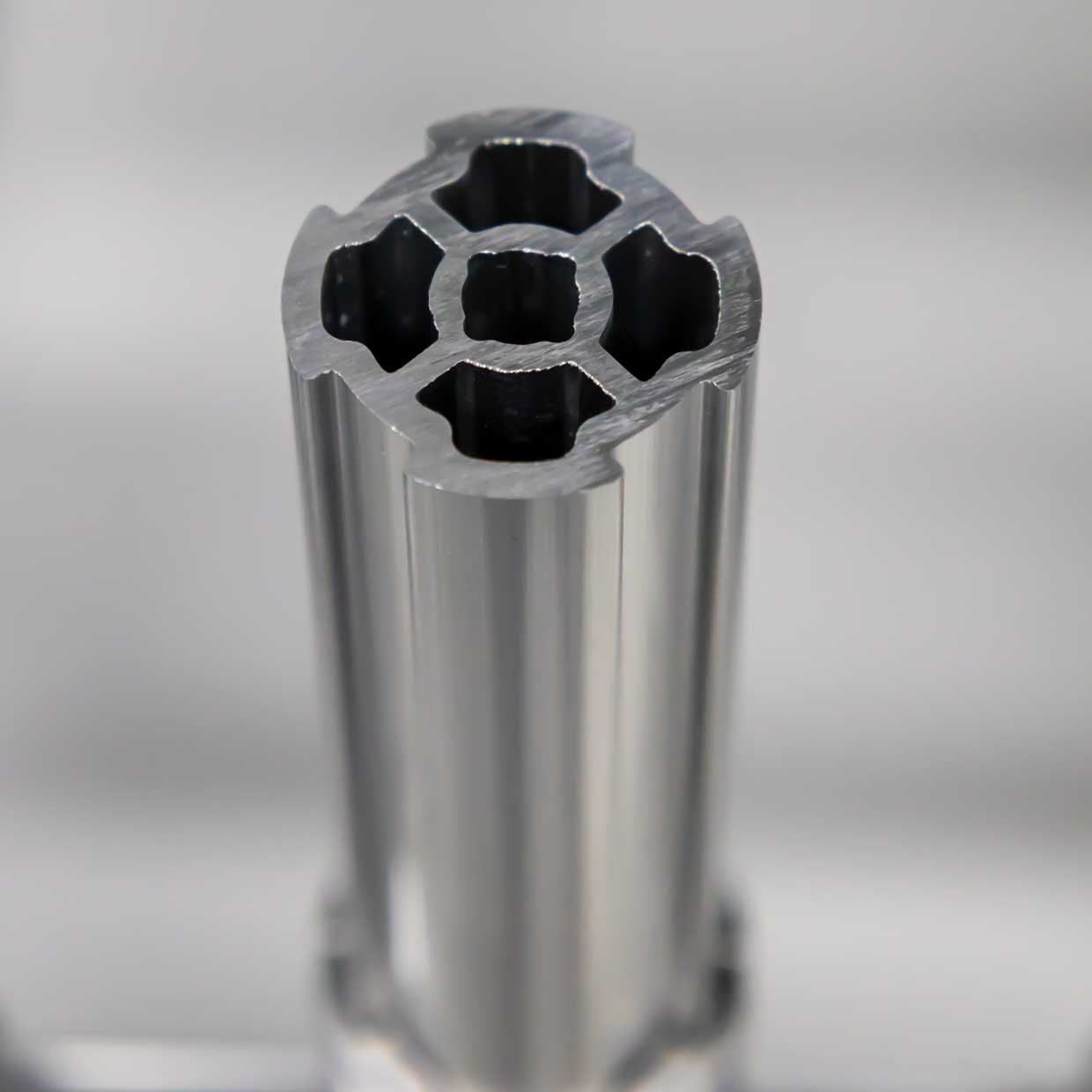 Țeavă rotundă profilată din aluminiu cu diametrul de 28 mm