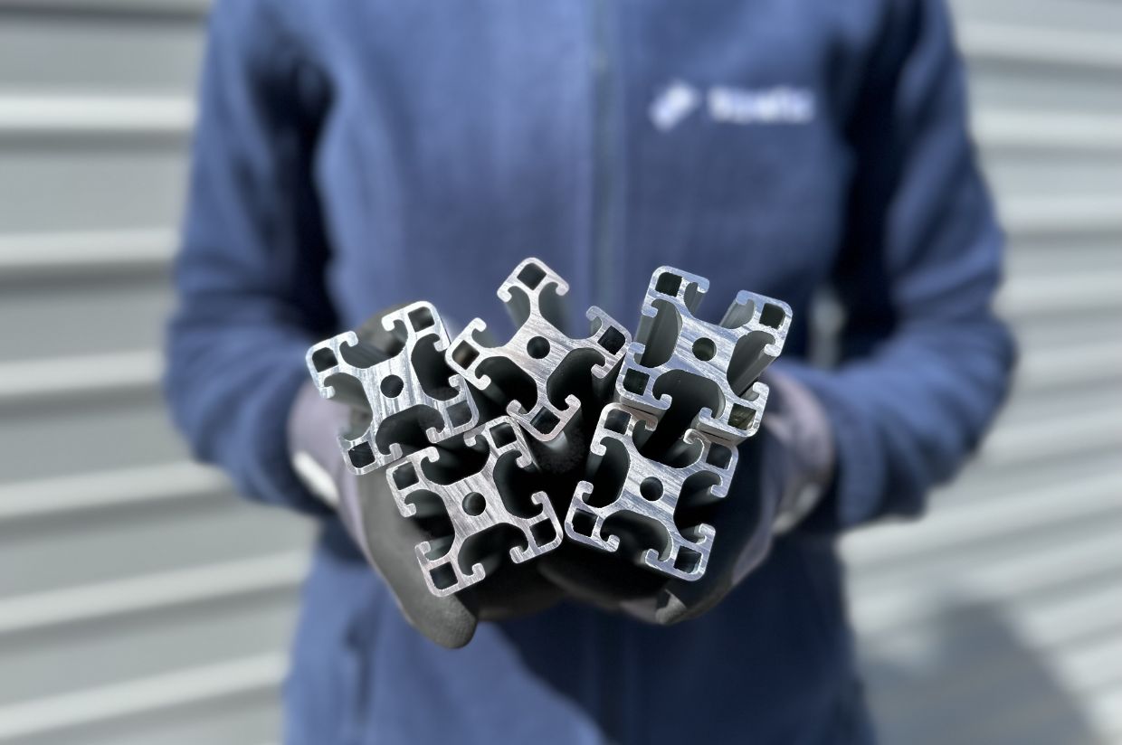 Aluprofil 40x40mm - Halten Sie unser Muster in der Hand - BeeWaTec