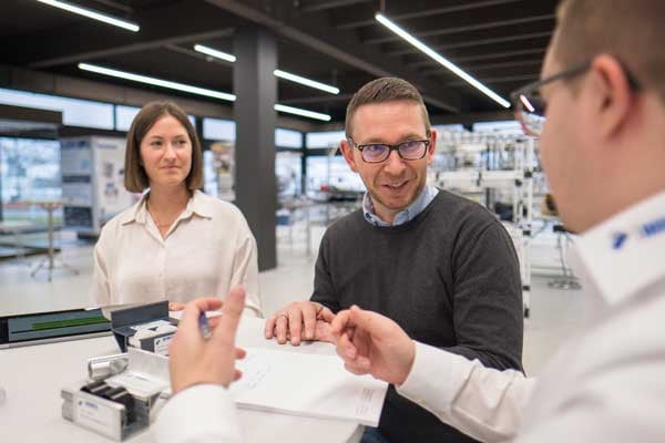 Participants chat at a workshop at BeeWaTec in Pfullingen, Germany.