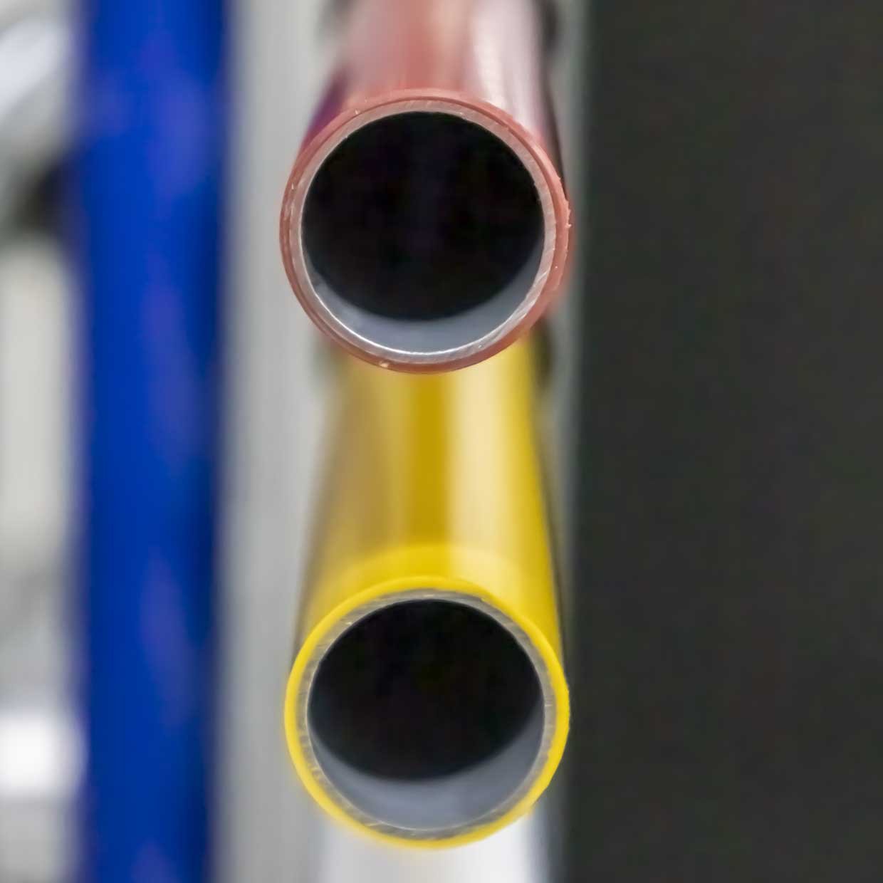 Két D-COAT acélcső minőségi műanyagbevonattal (szemből nézet)