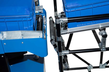 Mobile robot (BARY CM-100) from BeeWaTec picks up load carriers at a source rack
