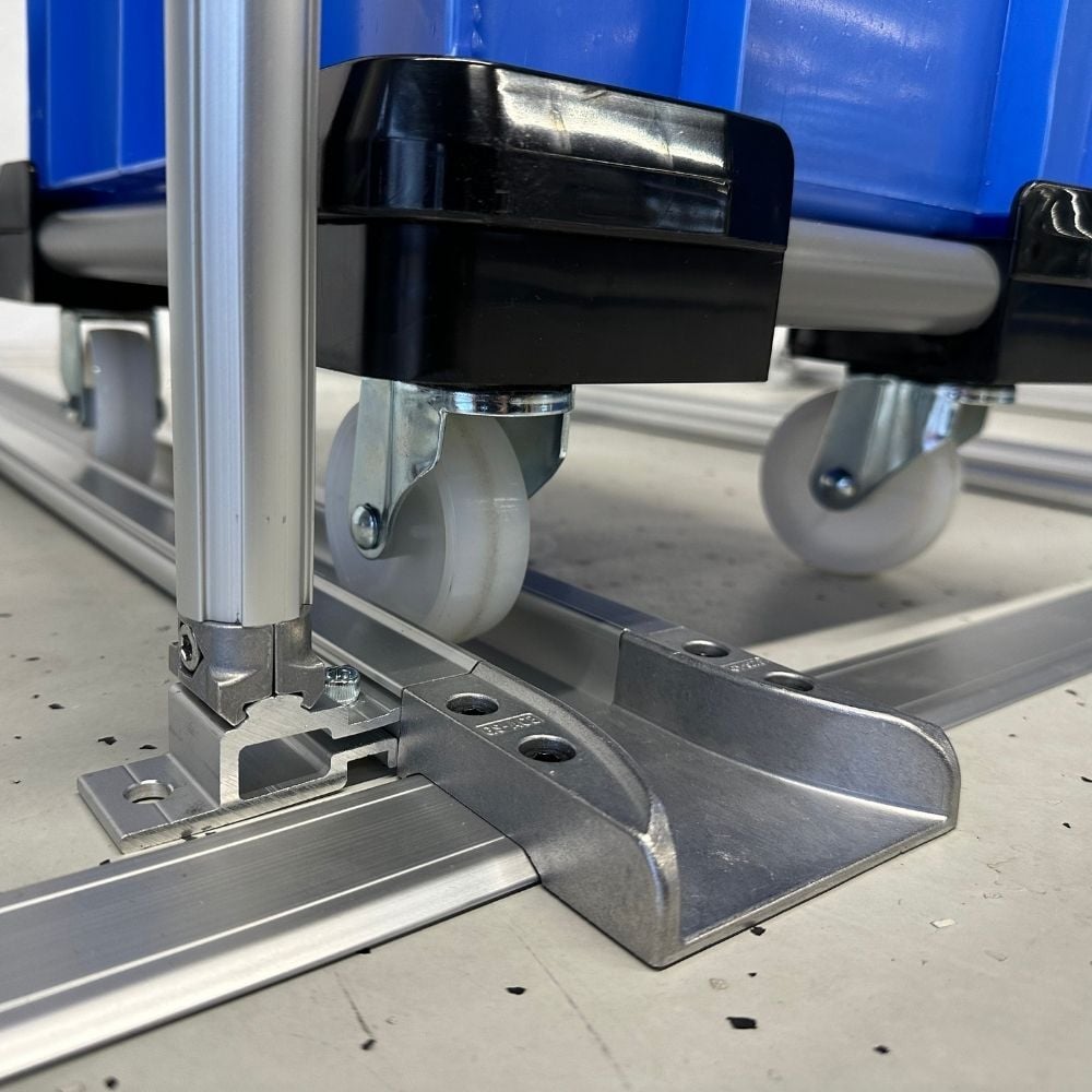 Box trolley with plastic corners