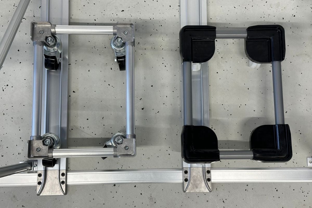 Material trolleys made of aluminum (left) and steel with plastic corners (right)