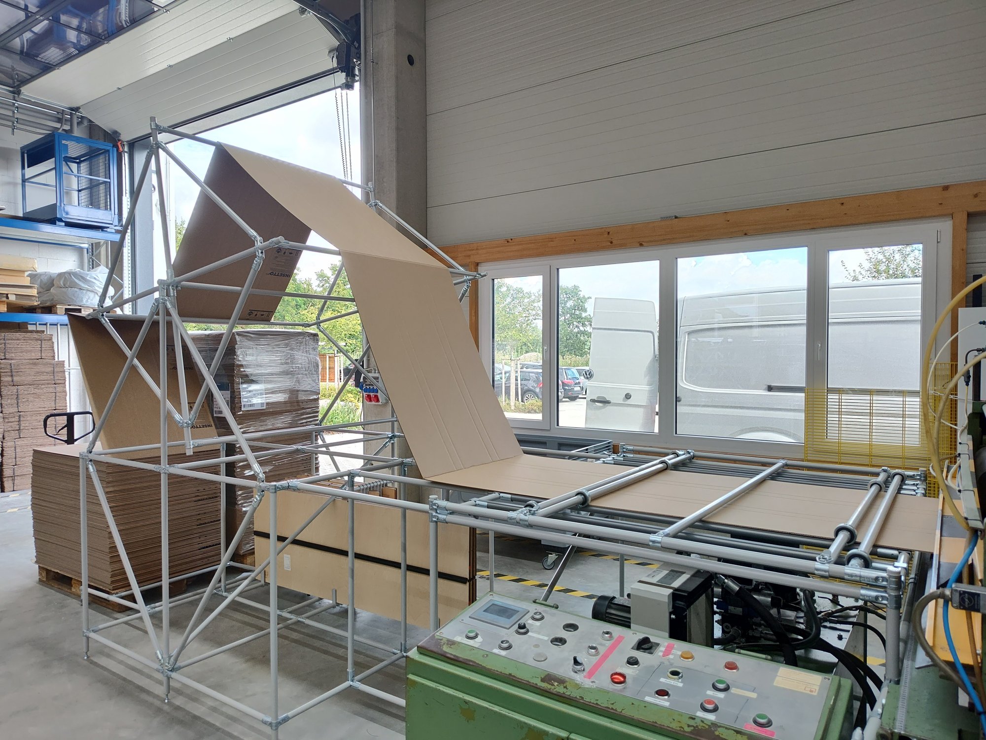 Intelligente Kundenlösung für die Zuführung von Kartonage