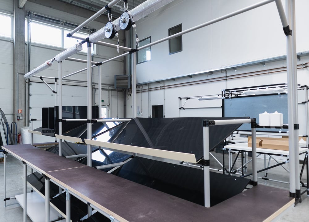 Montagelinie von BeeWaTec aus ALuminiumprofil und Rundrohr – 2