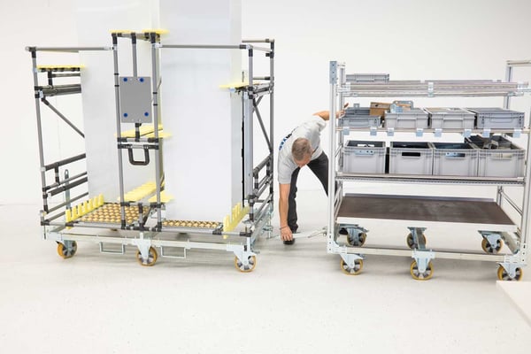 Material supply with the help of two BeeWaTec transport trolleys for supplying the production